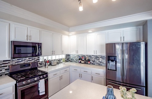 Silverado Ranch House | 6 BR 4bath w/ENTIRE Guest House, Pool & Movie Room- 14 Min from The Strip!