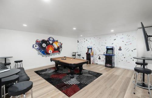 Glendale House | 6 Br Paradise Heated Pool Arcade Room Pool Table