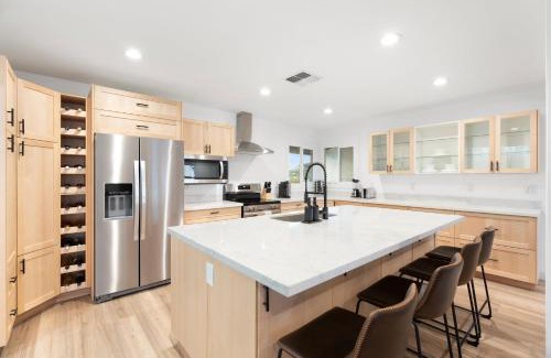 Glendale House | 6 Br Paradise Heated Pool Arcade Room Pool Table