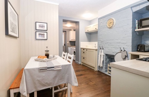 Kessingland Cottage | 6 COASTAL COTTAGES, pet friendly, with a garden in Kessingland