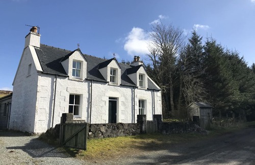 Suladale Cottage | 6 KNOTT, pet friendly, with open fire in Suladale