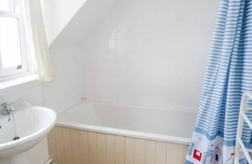 Suladale Cottage | 6 KNOTT, pet friendly, with open fire in Suladale
