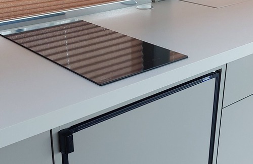 Toplitz Boat Rental | 6 Luxus Hausboot mit Außen-jacuzzi, Sportboot und Terrasse. Haustierfreundlich!