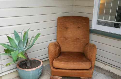 Greenslopes House | 6 Min to CBD Self-Contained Studio