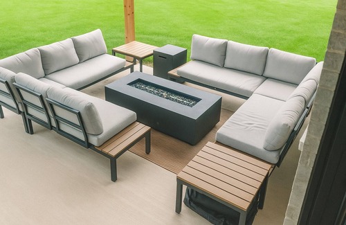 Lambton Shores Cottage | 6 minutes from Ipperwash Beach! Stunning 3-bedroom cottage with WiFi and AC