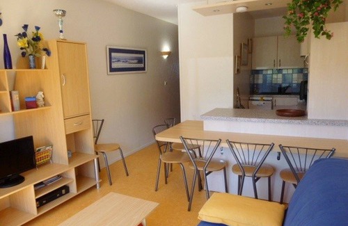 Arette Apartment | 6-person apartment with balcony, ski-in access, parking and ski locker