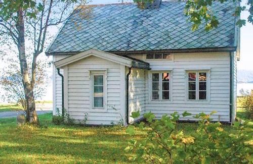 Haram House | 6 person holiday home in Fjørtoft