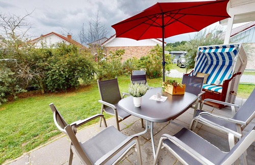 Pelzerhaken House | 6-person vacation home close to the beach with garden, beach chair, terrace, dog and garden.