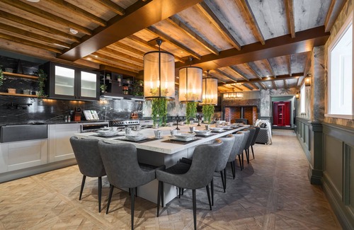 Morecambe House | 6* Private Beach Manor & Towers with full heated swimming pool, gym & spa