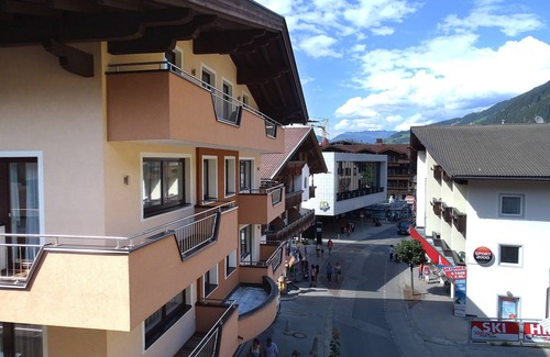 Mayrhofen Apartment | 6-room apartment with balcony next to the Penkenbahn, in the pedestrian zone of Mayrhofen!