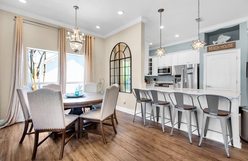 Clipper Cove House | ✨6-Seat Golf Cart-4 Blocks to Beach-Cozy Neighborhood-Two Friends from Colorado✨