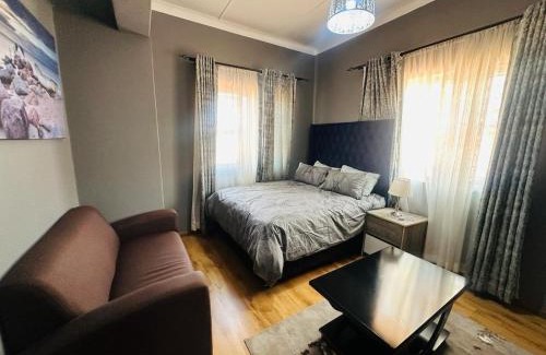 Bezuidenhout Valley Apartment | 6 the Curve unit 27