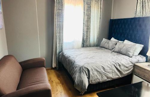 Bezuidenhout Valley Apartment | 6 the Curve unit 27