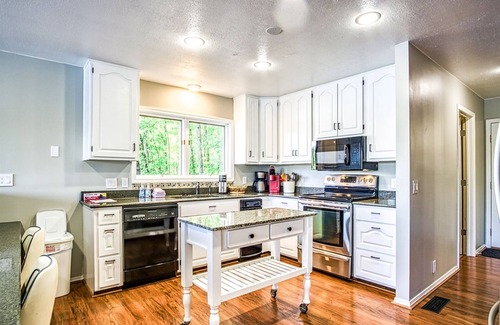 Hot Springs Village House | 6 Zapato Circle - Beautiful, newly remodeled luxury waterfront 4 bedroom, 3 full