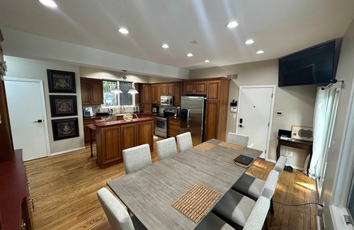 South Bend House | 60% Disc for next 2 Home Games! Waterfront Views Every Room 8 mins to Notre Dame