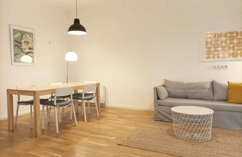 Kreuzberg Apartment | 60 m² Apartment ∙ 1 bedroom ∙ 2 guests