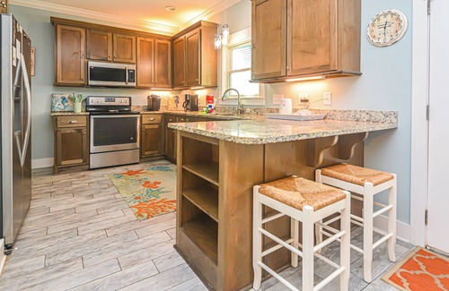 Fort Morgan Cottage | 6007 sleeeps10 close to beach 2 pools