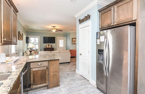 Fort Morgan Cottage | 6007 sleeeps10 close to beach 2 pools