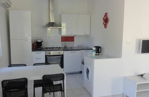 Bedoin Cottage | 600m from the village, fully renovated gîte, all comforts, pets welcome.