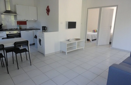 Bedoin Cottage | 600m from the village, fully renovated gîte, all comforts, pets welcome.