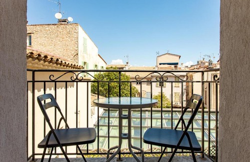 Antibes Old Town Apartment | 61 Place Nationale
