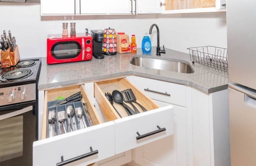 Albany Apartment | 610D) Spacious Studio | Downtown