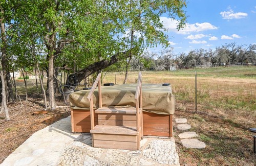 Fredericksburg Cabin | 62 m² Cabin ∙ 1 bedroom ∙ 2 guests