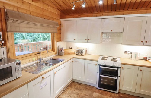 Kenwick Cottage | 64 ACORN LODGE KENWICK PARK, pet friendly, with hot tub in Louth