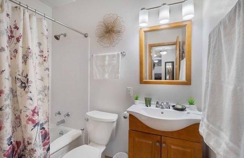 Wauwatosa Apartment | 64 m² Apartment ∙ 1 bedroom ∙ 5 guests