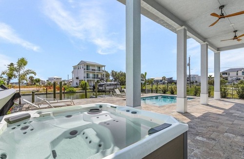Fort Myers Beach House | 673 White Sands Retreat: Bay Views, Pool, Elevator 5 Bedroom Home