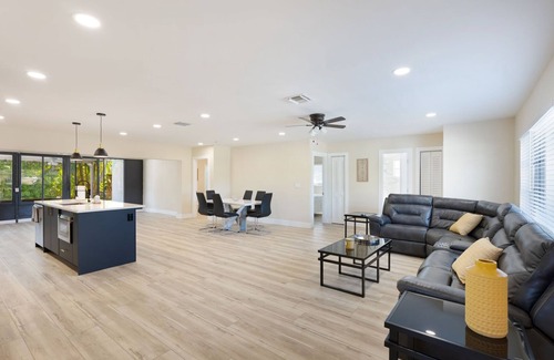 Lake Worth House | 6880 Managed By Brampton Park