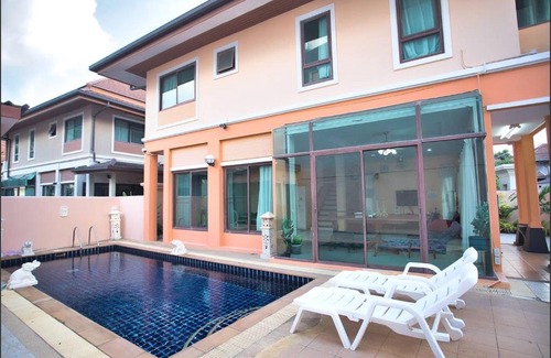 Nanai Road Villa | 69 Walk to Bangla Rd in 10min 3 room plus private pool
