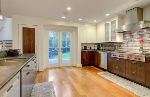 San Anselmo House | 6bd/3.5ba Marin Home w/Hot Tub + Billiards + BBQ