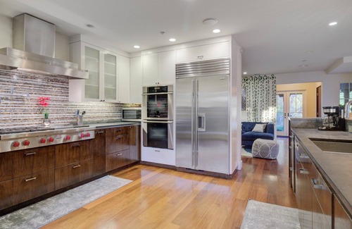 San Anselmo House | 6bd/3.5ba Marin Home w/Hot Tub + Billiards + BBQ