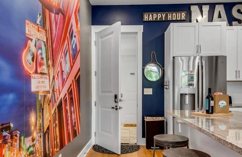 Inglewood Condo | 6bed/3bath ~14mins to Broadway/5mins to the Opry ~ Onsite gym/balcony