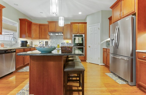 Chesterfield House | 6BR 4Bath Haven with Gorgeous Yard