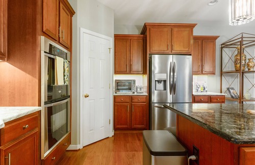 Chesterfield House | 6BR 4Bath Haven with Gorgeous Yard