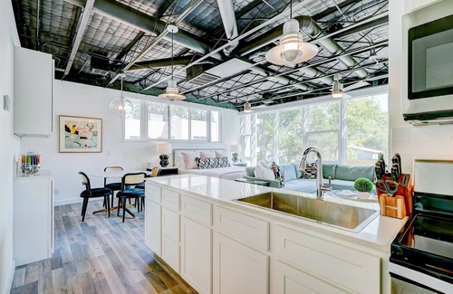 Norman Apartment | 6BR Near OU Campus I Great for Big Groups 1010