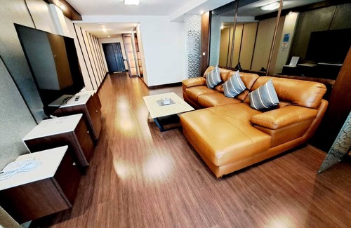 Khlong Toei Nuea Apartment | 6C - 2 Bedroom Downtown Apartment with shared Pool