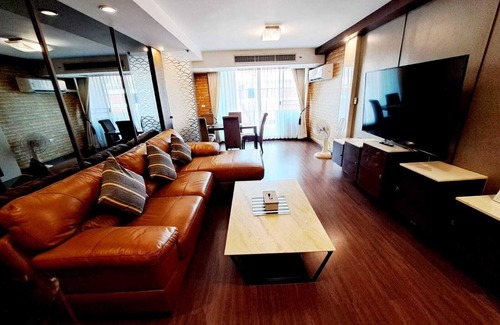 Khlong Toei Nuea Apartment | 6C - 2 Bedroom Downtown Apartment with shared Pool