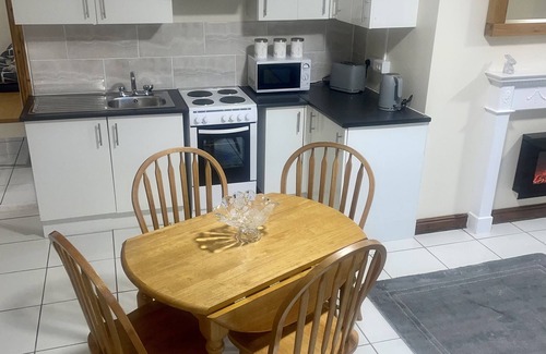 Bircotes Cottage | 6Guests-3Bedroom-Tv-Parking