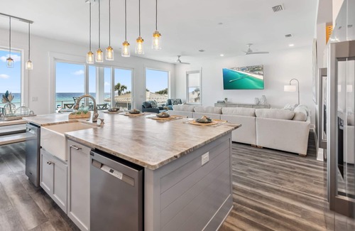 Thomas Drive House | 7-Bedroom Beachfront Paradise – Private Pool + Stunning Views!