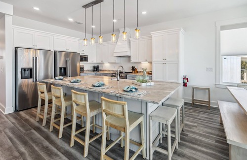 Thomas Drive House | 7-Bedroom Beachfront Paradise – Private Pool + Stunning Views!