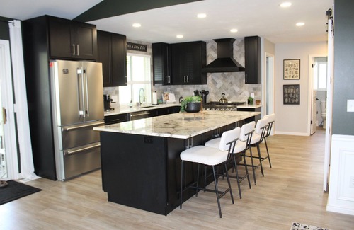Sandy House | 7-Bedroom Home with Hot Tub – Near Ski Resorts, SLC & Convention Centers