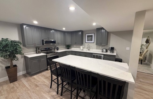 Sandy House | 7-Bedroom Home with Hot Tub – Near Ski Resorts, SLC & Convention Centers