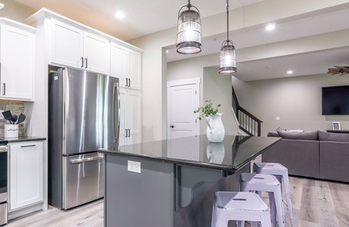 Table Rock House | 7 Bedroom w/Hot Tub- Indoor/Outdoor Community Pool