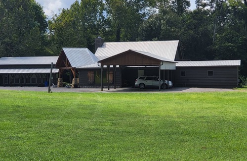 Guntersville House | 7. gorgeous creekfront lodge