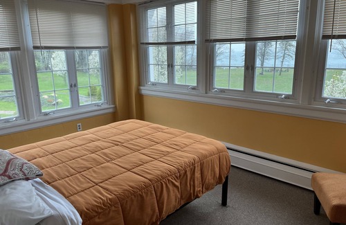 Derby Bed & Breakfast | 7 GUEST ROOMS - SUNCLIFF FAMILY SUITE ON LAKE ERIE!nFootball & Family Fun!