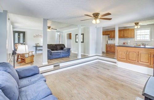 Glasgow House | 7 Mi to Barren River Lake: Quiet Getaway w/Yard!