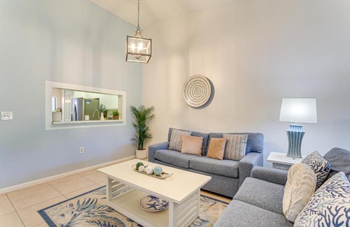 South Bradenton Apartment | 7 Mi to Beach Condo with Pool Access in Bradenton!